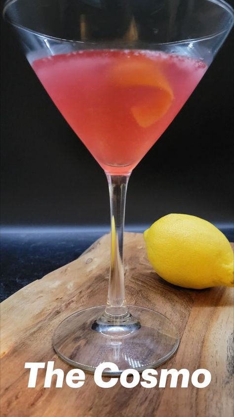 Perfect Cosmopolitan Recipe, Classic Cosmopolitan Recipe, Cosmo Drink, Cosmopolitan Drink Recipe, Cosmopolitan Drink, Cosmopolitan Recipe, Cosmo Recipe, Cosmo Cocktail, Xmas Party Ideas