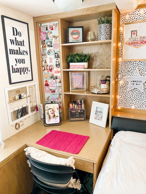 Weymouth Dorm Texas Tech, Chitwood Dorm Texas Tech, Texas Tech Dorm Room Ideas, Murdough Dorm Texas Tech, Bedroom Aesthetic Preppy, Texas Tech Dorm Room, Preppy Aesthetic Bedroom, Aesthetic Preppy Bedroom, Aesthetic Decor Diy