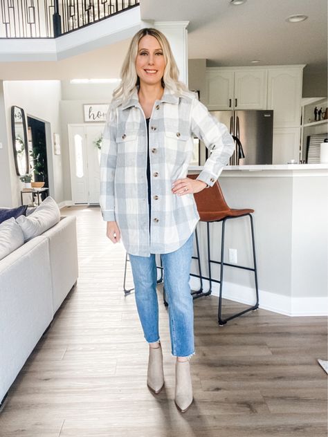 Blue And White Shacket Outfit, Instagram Recreate, Shacket Outfits, Shacket Outfit Women, Shacket Style, Denim Shacket, Shacket Outfit, Layered Shirts, Fall Jeans