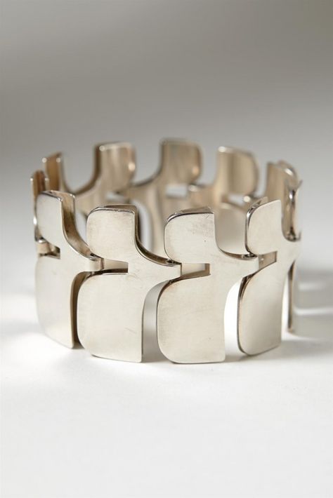 Bracelet, designed by Ibe Dahlquist for Georg Jensen, Denmark. 1960’s. - modernity.se Georg Jensen Jewelry, Georg Jensen Silver, Contemporary Bracelets, Architectural Jewelry, Modern Silver Jewelry, Scandinavian Jewelry, Modern Jewellery Design, Modern Bracelets, Modernist Jewelry