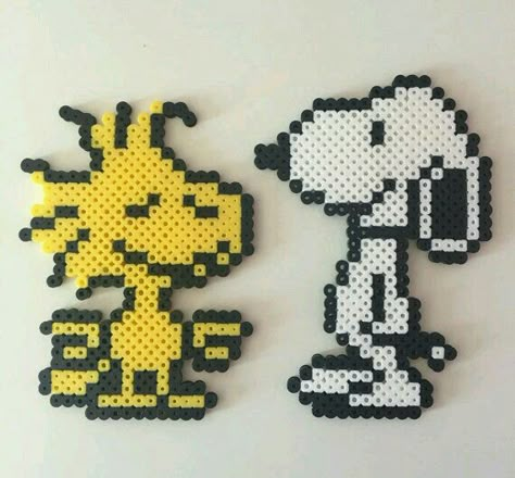 Woodstock and Snoopy | Peanuts | Hama Beads #perler #beads Snoopy Perler, Beaded Snoopy, Woodstock Snoopy, Easy Perler Bead Patterns, Melty Bead Patterns, Pearl Beads Pattern, Easy Perler Beads Ideas, Fuse Bead Patterns, Art Perle