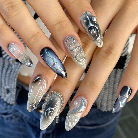 25 Trending Chrome Nail Designs to Try Nail Design Glitter, Airbrush Nails, Gothic Nails, Edgy Nails, Goth Nails, Grunge Nails, Her Nails, Kawaii Nails, Beach Nails