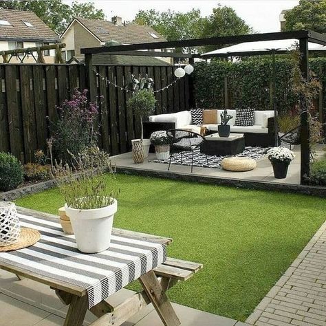 Get inspired with our SMALL URBAN GARDEN DESIGN IDEAS. Our images will inspire you, taking your design ideas to the next level. Get inspired with Houszed... #smallurbangardendesignideas #smallurbangardendesignbackyardideas #smallgardendesignideas #smallgardendesignideasinspiration #smallgardendesign #smallgardenideas #smallgardenideasbackyard #smallurbangardendesign #smallurbanbackyard #smallurbanbackyardideas #smallurbangardenideas #smallurbanbackyarddesign #minibackyardideassmallspaces #miniba Gard Modern, Landscape Gardening, Terrace Garden Design, Luxury Garden, Garden Designer, Gardens Design, Square Garden, Outdoor Gardens Design, Small Backyard Patio