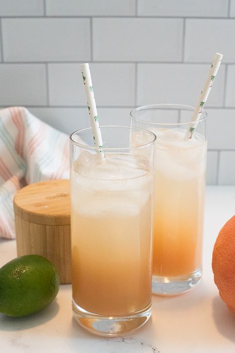 Sparkling Water Recipes, Hop Water, Paloma Cocktail, Grapefruit Soda, Non Alcoholic Cocktails, Sparkling Drinks, Alcoholic Cocktails, Best Easy Recipes, Lime Soda