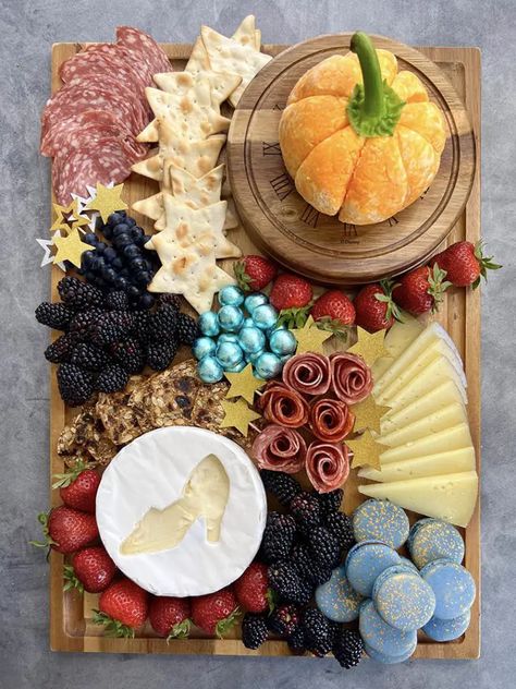 Charcuterie Board Design Ideas, Cinderella Party Food, Bippity Boppity Two, Charcuterie Board Design, Cinderella Baby Shower, Board Design Ideas, Strawberry Sweets, Cinderella Birthday Party, Disney Dinner