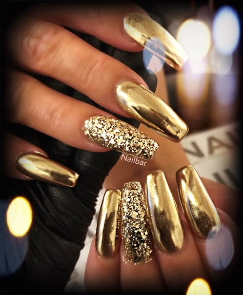 Foil Gold Nails, Metallic Gold Nails Acrylic, Nails Wallpaper Instagram Highlight, Nails Wallpaper Instagram, Gold Chrome Nails Designs, Gold Metallic Nails, Silver And Gold Nails, Copper Nails Designs, Nails Wallpaper