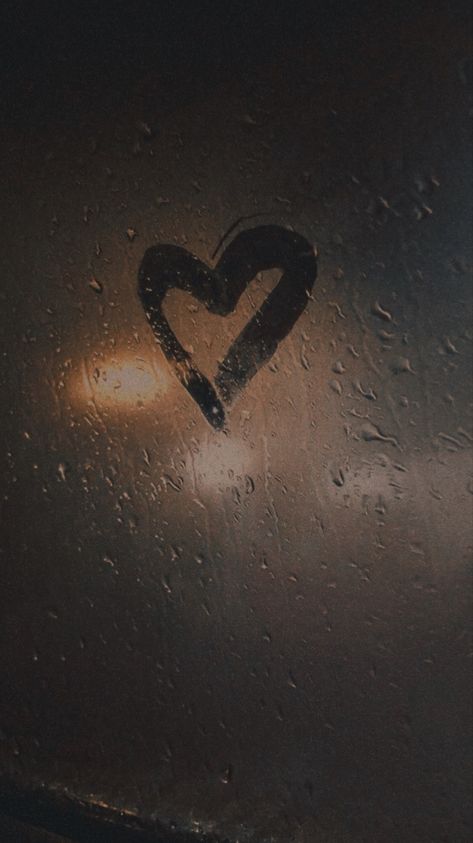 Rain Snaps Night, Heart On Window Rain, Rain Snap Night, Rain Night Snap, Rain Aesthetic Pictures, Raining Snap, Fake Snap Pic Night, Night Rain Snap, Snap Friends Night