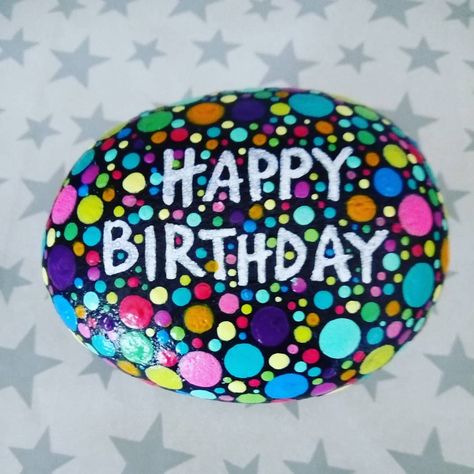 Memorial Stones Diy, Happy Birthday Painting, Inspirational Rocks, Birthday Painting, Birthday Stone, Garden Rock Art, Painting Birthday, Stone Art Painting, Painted Rocks Craft