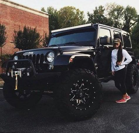 Jeep represented the right way Auto Jeep, Black Jeep, Cars Jeep, Car Wheels Rims, Dream Cars Jeep, Jeep Girls, Girly Car, Dream Vehicles, Jeep Lover