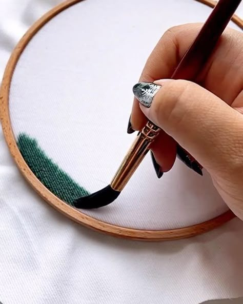 Painting With Embroidery, Watercolour Embroidery, Watercolor Embroidery, Stitching By Hand, Embroidery Hoop Crafts, Guided Art, Textile Art Embroidery, Embroidery And Cross Stitch, Diy Embroidery Designs