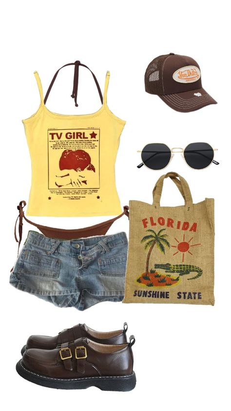 Travel Aesthetic Outfits Summer, Beachy 2000s Aesthetic, 90 Summer Outfits, Obx Style Fits, Summer Europe Trip Outfits, Summer Clothes Y2k, Coastal Grunge Outfits, Alt Beach Outfits, Outfit Ideas Beachy