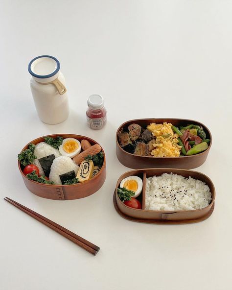 Cute Japanese Bento Boxes, Japanese Bento Box Aesthetic, Bento Box Aesthetic, Bento Aesthetic, Aesthetic Bento, Bento Box Japanese, Bento Design, Onigiri Bento, Bento Cute