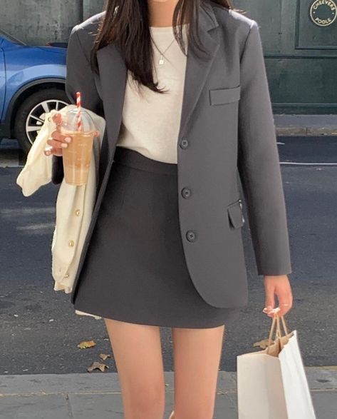 Bussines Casual Woman, Formal Attire Women, Semi Formal Outfits For Women, Simple Work Outfits, Simple Style Outfits, Business Attire Women, Formal Wear Women, Sixth Form, Corporate Attire