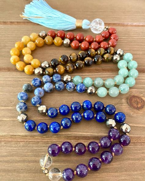 🌙𝐁𝐞 𝐒𝐨 𝐇𝐮𝐦 𝐉𝐞𝐰𝐞𝐥𝐫𝐲🌙 on Instagram: “☀️🌈SALE! Available now—Seven Chakra Mala Gift Set is still available on my website and ready for immediate shipment. ☀️🌈 This gorgeous one…” So Hum, Crystal Jewelry Ideas, Quartz Crown, Mala Making, Orange Aventurine, The Seven Chakras, Selenite Wands, Seven Chakra, Chakra Colors