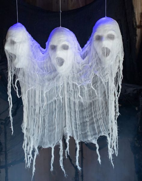 Haunted Walk Through Ideas, Diy Scary Ghost Decoration, Mummy Theme Decorations, Halloween Scary Decorations, Haunted Hospital Ideas, Scary Halloween Decorations Indoor, Skull Halloween, Diy Ghost Hanging From Tree, Ghost In Tree Decoration