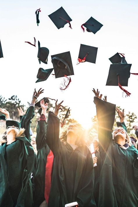 Here is the proper way to mark a graduation whether from kindergarten, high school, college, or beyond. Degree Picture, College Image, High School Graduation Pictures, Istoria Artei, Vision Board Images, Dream College, Vision Board Inspiration, Graduation Ceremony, Graduation Pictures