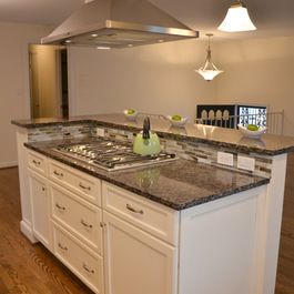 Two Level Countertop Design Ideas, Pictures, Remodel, and Decor - page 2 Kitchen Island With Cooktop, Island With Stove, Kitchen Island With Stove, Functional Kitchen Island, White Kitchen Island, Kitchen Remodel Design, Kitchen Island With Seating, Best Kitchen Designs, Kitchen Stove