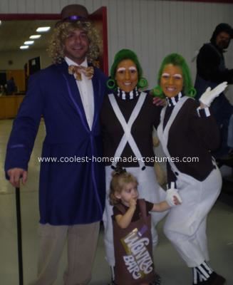 disfraces caseros originales charlie fabrica chocolate Willy Wonka Oompa Loompa, Oompa Loompa Willy Wonka, Oompa Loompa Costume, Family Halloween Ideas, Willy Wonka Party, Wonka Party, Wonka Chocolate, Brown Socks, Carnival Ideas