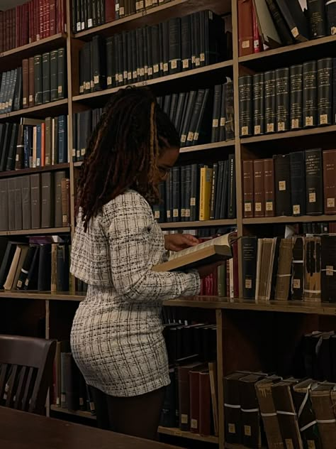 50s Classy Aesthetic, Girl In Library Aesthetic Black, Dark Academia Fashion Black Women, Black Scholar Aesthetic, Black Librarian Aesthetic, Black Professor Aesthetic, Lawyer Aesthetic Black Female, Light Academia Aesthetic Black Women, Black Clean Girl Astetic