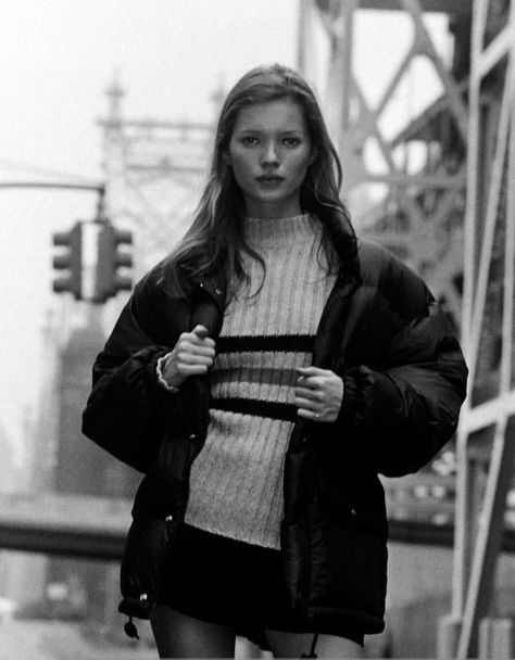 Kate Moss Calvin Klein, Kate Moss Outfit, Kate Mess, 90s Street Style, Kate Moss 90s, Kate Moss Style, Mode Editorials, 90s Model, Outfit 90s