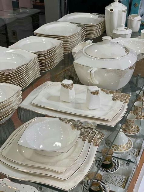 Dinner Set Design, Ceramics Decor, Beautiful Crockery, Fresh Home Decor, Assiette Design, Dinnerware Set Modern, Kitchen Decor Collections, Crockery Design, Crockery Set