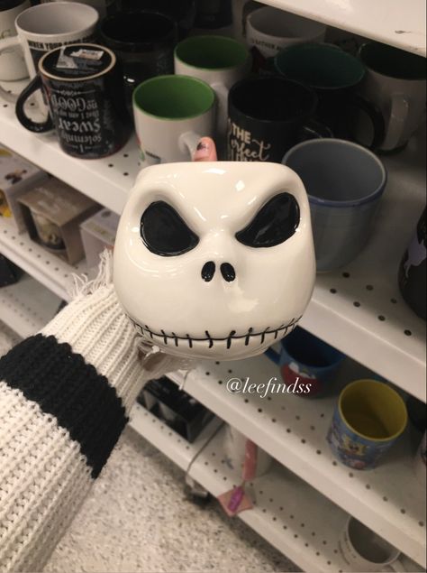 Jack Skellington Novelty Mug Nightmare Before Christmas Mug, Clay Cup, Horror Decor, Cerámica Ideas, Disney Mugs, Pretty Mugs, Goth Home Decor, Pretty Decor, Clay Art Projects