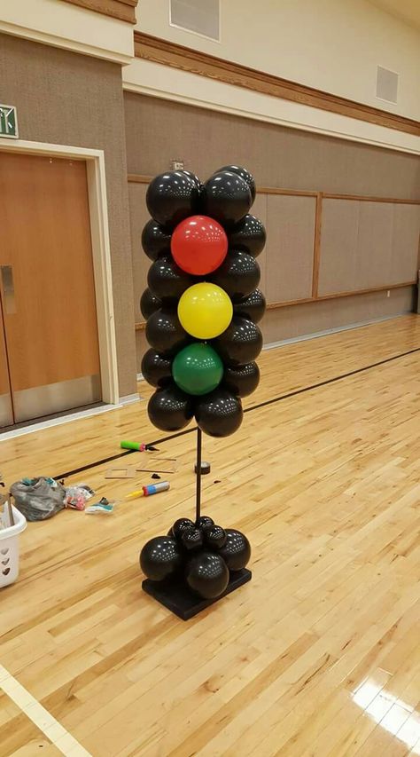 Car Birthday Party Ideas, Car Show Decorations, Fast One Birthday Cake Smash, Hot Wheels Balloons, Car Show Ideas, Stoplight Party, Hot Wheels Balloon Decor, Hotwheels Balloons, Hotwheels Birthday Balloon Garland