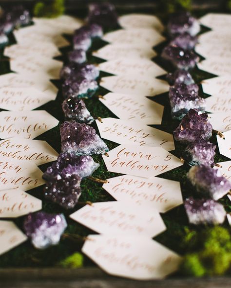 Lila Party, Rustic Bridal Shower Favors, Witchy Wedding, Witch Wedding, Pagan Wedding, Wedding Theme Inspiration, Rock Wedding, Wedding Floral Centerpieces, Celestial Wedding