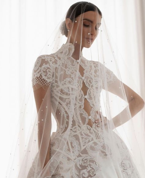 Wedding Dresses Vogue, Erin Holland, Vogue Bride, Best Gowns, High Neck Wedding Dress, Neck Wedding Dress, Vogue Wedding, Fancy Wedding Dresses, White Wedding Dress