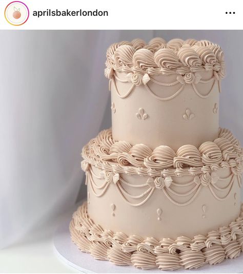 Debut Cake 2 Tier, Two Tiered Vintage Cake, Small Two Layer Cake, 3 Tier Vintage Cake, 2025 Cake Trends, Vintage Cake 2 Tier, Vintage Style Cakes, Two Layer Cake Designs, Victorian Cakes Vintage