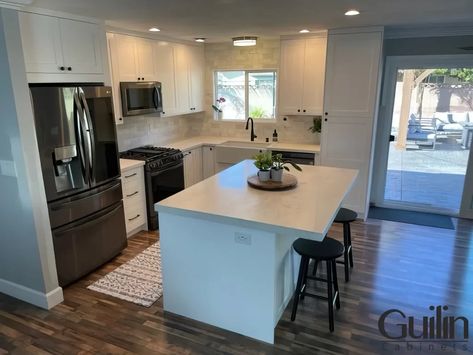 A Stunning L-Shaped Kitchen Remodel in Los Angeles, CA - Guilin Cabinets L Shaped Kitchen Cabinets Layout, Island With Post, L Shaped Kitchen Interior, L Shaped Kitchen Cabinets, Types Of Kitchen Layouts, L Shape Kitchen Design, Tri Level House, Small L Shaped Kitchens, L Shape Kitchen Layout