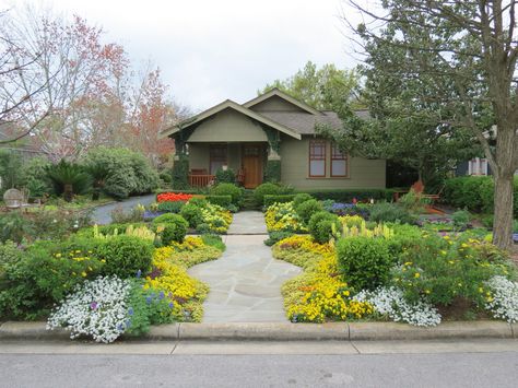 Zero Lawn Xeriscape - Return of the Native - Craftsman - Exterior - Houston - by David Morello Garden Enterprises, Inc. | Houzz Southern Pictures, Craftsman Curb Appeal, Native Lawn, Craftsman Landscaping, Cottage Style Garden, Front Yard Makeover, Houston Garden, Chicago Bungalow, Gravel Landscaping