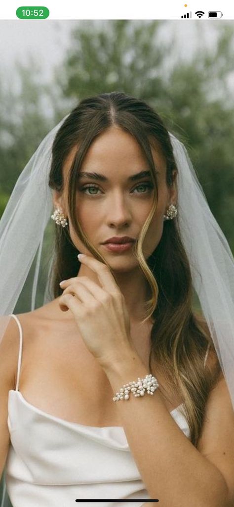 Veil Hair Down, Bride Hairstyles With Veil, Bridal Hair Half Up, Bridal Hair Down, Half Up Wedding Hair, Bridal Hair Veil, Wedding Hair Half, Bridal Hair Inspiration, Wedding Hairstyles Bride