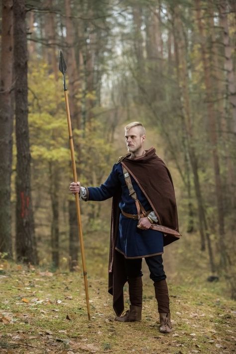 Vikings Clothes, Medieval Russia, Vendel Period, Anglo Saxon Clothing, Nordic Clothing, Priest Outfit, Viking Aesthetic, Scandinavian History, Combat Clothes