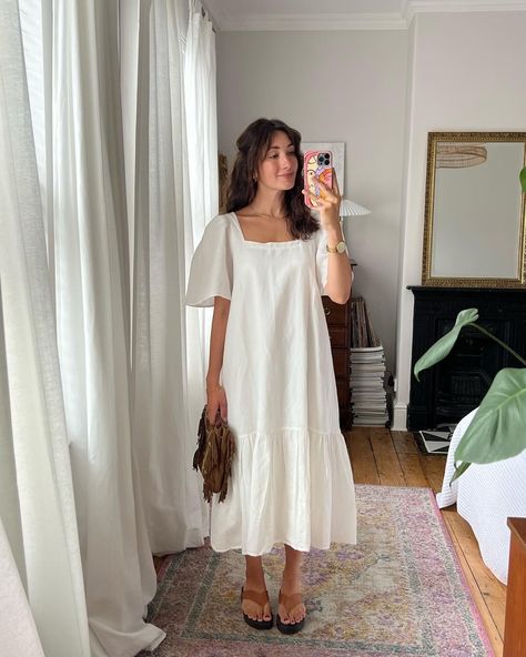 Dresses Trendy Casual Winter, Lds Clothes Outfits, X Line Silhouette Dress, Maxi Dresses Modest, Linen Button Down Dress Outfit, Square Neck Sundress, Easy Modest Outfits, Wide Dress Outfit, Dresses With Tattoos