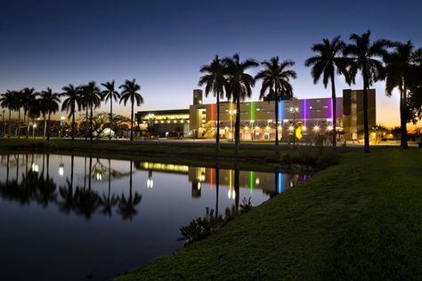 Miami Dade College-North campus Miami Dade College, Miami Lifestyle, North Campus, College Vision Board, Miami Dade, Visual Inspiration, Colleges And Universities, A Well, Lei