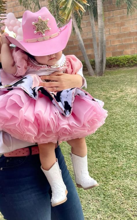 Cute Disneyland Outfits, Outfits For Disneyland, Baby Cowgirl Outfits, Disneyland Fits, Halloween Vacation, Outfits Disneyland, Fairytale Outfits, Baby Cowgirl, Disneyland Outfit Ideas