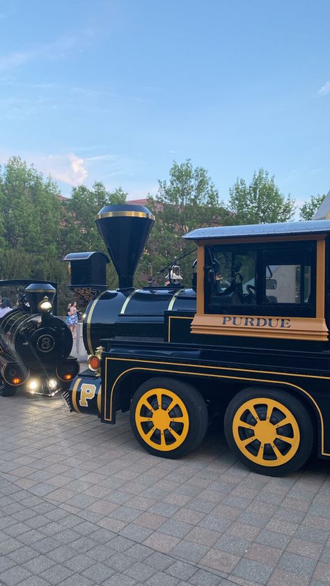 purdue university train boilermakers college school spirit graduation Purdue University Aesthetic, Purdue Graduation, College Core, Masters Degree Graduation, Degree Graduation, Boilermaker, Pinterest Contest, Purdue Boilermakers, Master's Degree