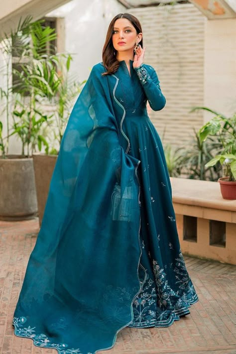 Pleated Organza, Desi Fits, Pakistani Fancy Dresses, Pakistani Dresses Casual, Beautiful Pakistani Dresses, Bridal Dress Fashion, Fancy Dresses Long, Trendy Dress Outfits, Simple Pakistani Dresses