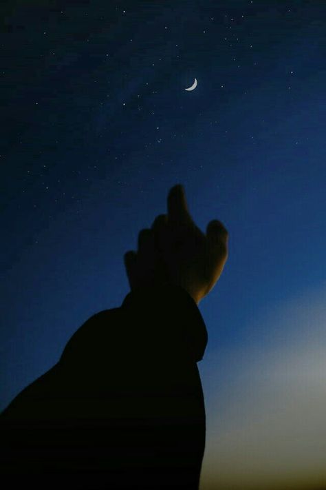 Just another night, I'm staring at the moon 🌌 Moon And Stars Real Pics, Man Looking Up At Sky, Night Boy Aesthetic, Moon Boy Aesthetic, Ocean Blue Hair, Celestial Mermaid, Nyx Aesthetic, Staring At The Moon, Best Hd Pics