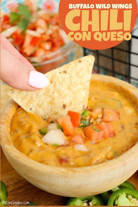 A perfect blend of creamy melted cheese, flavorful spices, hearty chili, and a medley of fresh diced tomatoes, green chilies, and jalapenos, made to taste just like the Buffalo Wild Wings version. Hatch Queso, New Years Dips, Chili Con Queso Recipe, Chili Con Queso Dip, Chili Queso Dip, Air Fryer Pickles, Con Queso Recipe, Vegetable Trays, Pizza Sliders