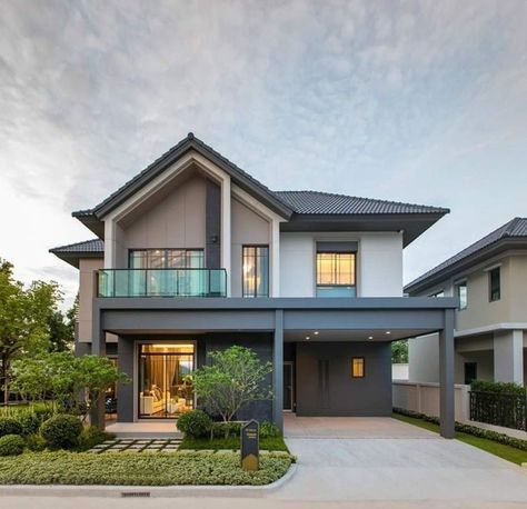 Korean House Exterior, Industrial House Exterior, Home Designs Exterior, Normal House, House Outer Design, Classic House Exterior, Minimal House, Classic House Design, Outside Design