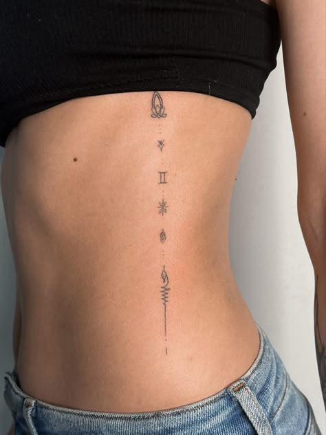 Tattoo Going Down Side Ribs, Ornamental Side Tattoo, Vertical Rib Tattoo, Side Rib Tattoos Women Vertical, Side Rib Tattoos Women, Side Body Tattoos, Mutterschaft Tattoos, Cute Matching Tattoos, Tiny Tattoos For Women