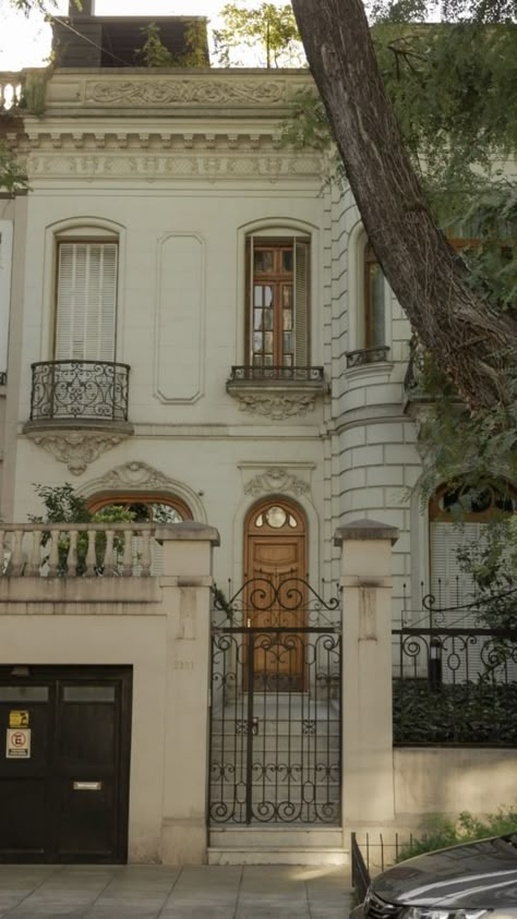 French Apartment Aesthetic Exterior, Paris Townhouse Exterior, Paris Home Exterior, European Apartment Exterior, Italian Apartment Exterior, France Townhouse, French Apartment Building, France House Aesthetic, Paris House Exterior