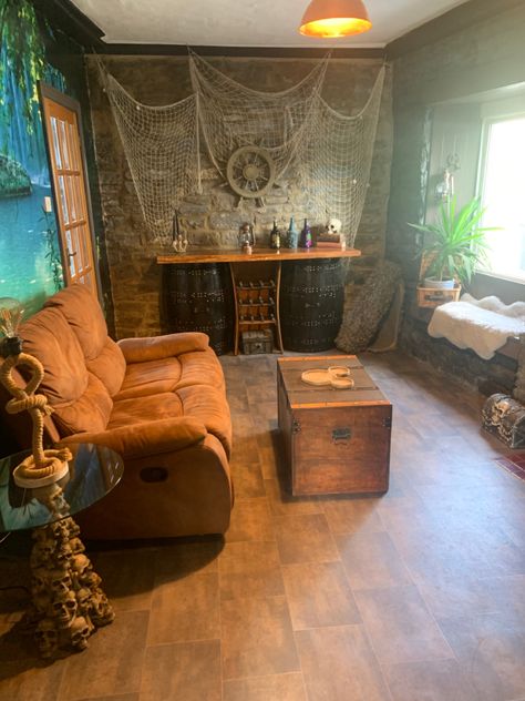 Pirates Of The Caribbean Room Ideas, Pirates Room Decor, Pirate Inspired Home Decor, Pirates Of The Caribbean Home Decor, Pirate Core Decor, Ship Bedroom Ideas, Pirates Of The Caribbean Room Decor, Piratecore Room, Pirate Aesthetic Home Decor