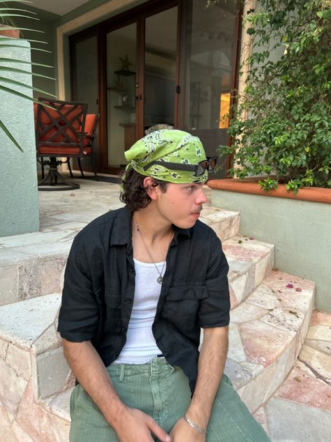 Head Bandana Men, Men’s Head Bandana Style, Men With Bandana, Green Bandana Outfits, Bandana Outfits Men, Bandana Fits Men, Men Festival Outfit Guys, Outfits With Bandanas In Hair, Bandana Styles For Men