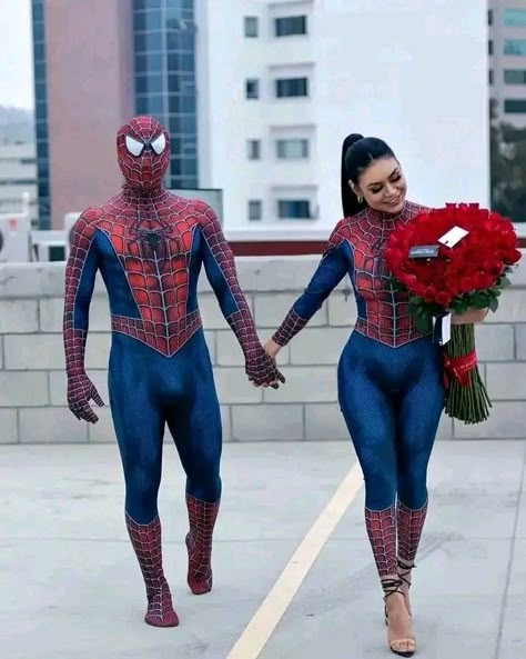 Super Hero Couples, Halloween Couple Costumes, Couple Mignon, Supergirl Costume, Supergirl Cosplay, Hot Halloween Outfits, Spiderman Costume, Hot Halloween, Halloween Couple