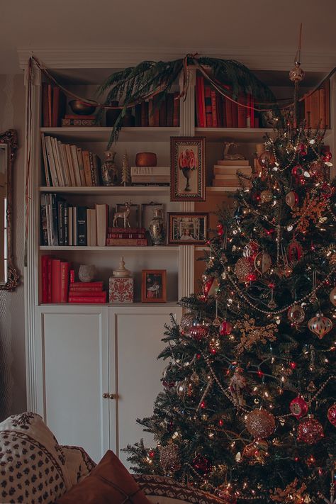 CHRISTMAS TOUR 2021 — RHIANNON LAWSON HOME Cozy Christmas Decor, Merry Christmas Ya Filthy Animal, Crash Pad, Traditional Christmas Decorations, Christmas Tours, Cosy Christmas, Christmas Interiors, Christmas Tree Inspiration, Christmas Feeling