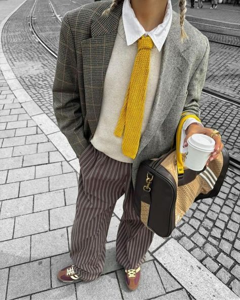 Business Core, Vintage Blazers, Core Ideas, Tie Outfit, Outfits Streetwear, Mens Outfit Inspiration, Fall Inspiration, Tie Styles, Oversized Blazer