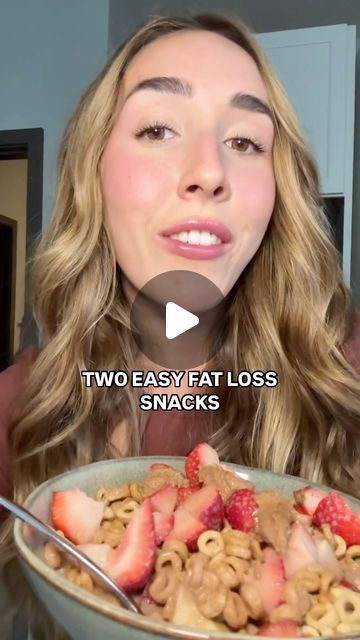 Julie Capozziello | #1 Online Fitness Coach for Beginners on Instagram: "CALORIE DEFICIT SNACK IDEAS! Savory 🌮 + sweet 🥣💖 save this for later! Best thing to do in a deficit is to make your decisions EASY! For me that means having snacks on repeat that I love, know that they hit my macros and take less than 10 min to put together 👩‍🍳 

Loaded cereal:
Banana
Cereal of choice 
Strawberries 
@oat.haus granola butter
Protein shake 
342 cals / 21 protein 

Tacos:
Egg whites
Cheese
Wraps
Guac 
Pico 
Optional: non fat plain Greek yogurt for sour cream sub 
230 cals / 15 grams of protein 

HOPE IT HELPS 😊❤️

#snackideas #healthysnacks #easysnack #macrofriendly" Loaded Cereal, Protein Tacos, Banana Cereal, Granola Butter, Cheese Wraps, Online Fitness Coaching, Cheese Wrap, White Cheese, Online Fitness